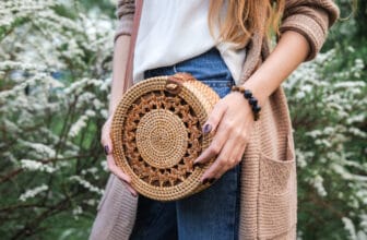 Mode féminine : 4 accessoires originaux pour rehausser vos tenues avec élégance
